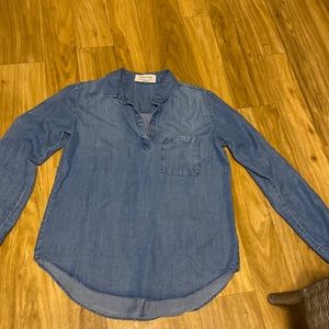 cloth and stone size Medium chambray top; long-sleeve can be rolled up!